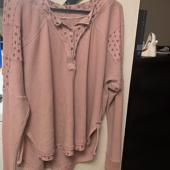 Free People Thermal Henley Style Oversized Fit - Picture 2 of 5